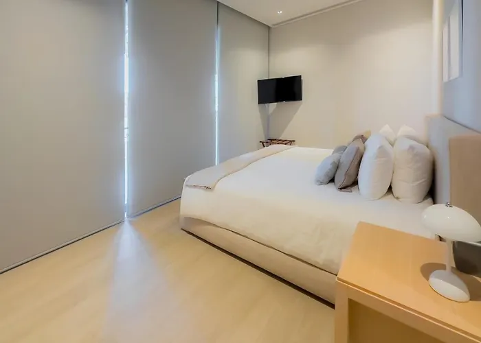 Capitalia Ocean Views Rooftop Grill & Gym Apartment